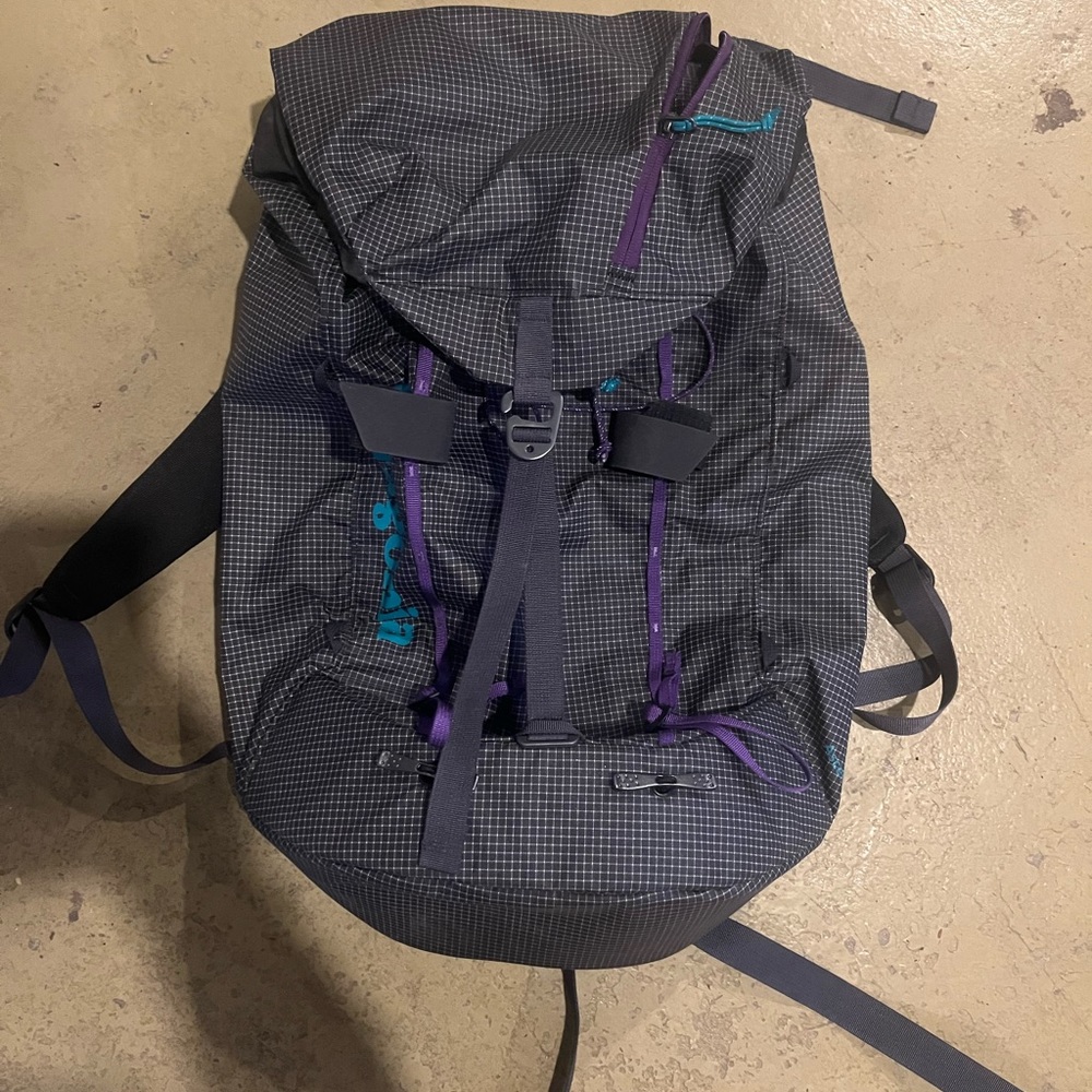 Patagonia ski tour hydration backpack—retired Ascensionist pack 30 liters